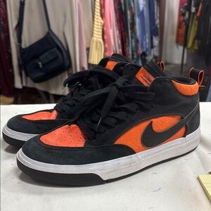 Nike Skateboarding Leo Baker  Black and Orange Mid-Top Sneakers Sz 9